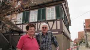 Brunhilde und Franz Hald sind so etwas wie die Hausmeister im Alten Rathaus. Das historische Gebäude ist ihnen über die Jahre ans Herz gewachsen. Foto: Judith A. Sägesser