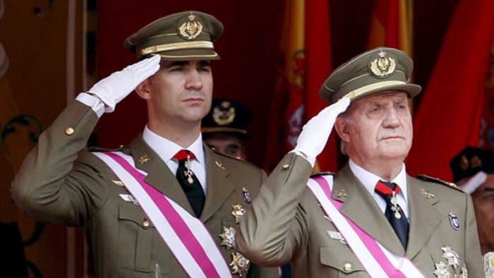 König Juan Carlos dankt offiziell ab