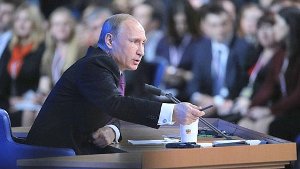 Russland und Präsident Putin haben derzeit mit schweren Wirtschaftsproblemen zu kämpfen.  Foto: dpa
