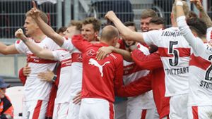 Der VfB Stuttgart ist nach dem Sieg in Nürnberg im Freudentaumel. Foto: Pressefoto Baumann