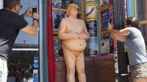 Eine nackte Donald-Trump-Statue sorgte in fünf US-Städten für Schlagzeilen. Foto: EPA