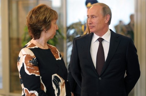 EU-Außenbeauftragte Catherine Ashton mit Russlands Präsident Wladimir Putin Foto: dpa