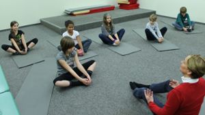 Yoga in der Schule: Im Elly steht Entspannung auf dem Stundenplan. Foto: Maira Schmidt