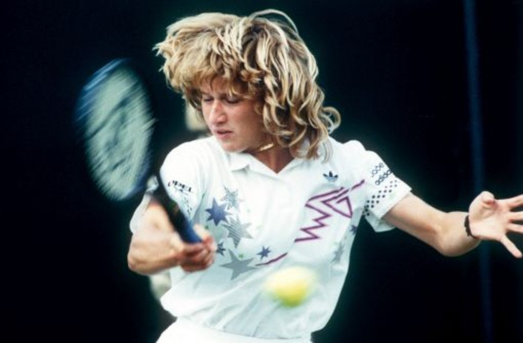 Wer hätte gedacht, dass eine blutjunge Deutsche die beste Rasenspielerin aller Zeiten schlagen könnte? Am 2. Juli 1988 schrieb Steffi Graf aus Brühl Tennisgeschichte und besiegte Martina Navratilova im Wimbledon-Finale.