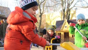 Kinderfreuden an der Sprollstraße: Noch spielen die Mädchen und Jungen an der Sprollstraße. Foto: Sägesser