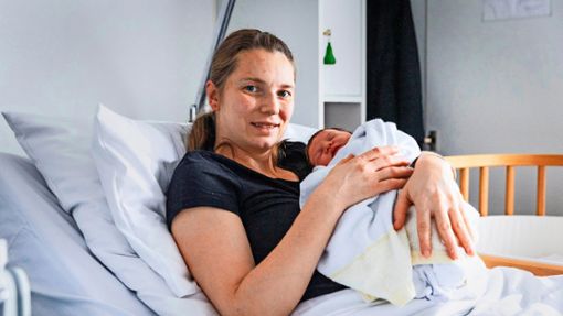 Elwina Ernst und ihr 10. Baby: Die kleine Jana kam am 1.1.2024 zur Welt. Foto: Lichtgut/Rettig