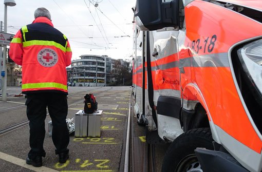 Ein Rettungswagen auf Einsatzfahrt war am Mittwoch in Stuttgart-Nord in einen Unfall verwickelt. Foto: Fotoagentur Stuttgart Andreas Rosar