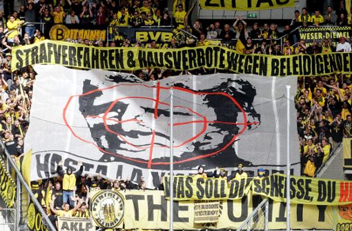 BVB-Fans hatten ein beleidigendes Banner entrollt. Foto: Pressefoto Baumann