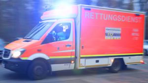 Der Rettungsdienst brachte den 42-Jährigen in eine Klinik. (Symbolfoto) Foto: IMAGO/Maximilian Koch