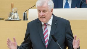Der CSU-Parteichef Horst Seehofer erklärt die Einführung einer Obergrenze für Flüchtlinge noch immer als Ziel seiner Partei. Foto: dpa