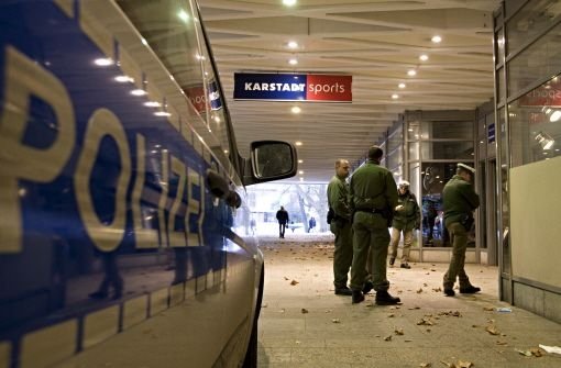 Viel zu tun: Die Polizei in der Stuttgarter Innenstadt Foto: Kraufmann