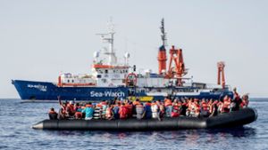 Das Rettungsschiff „Sea-Watch“ hat Menschen im Mittelmeer aus Seenot gerettet. Derartige Schiffe werden auch von deutschen Kommunen unterstützt. Foto: epd/Thomas Lohnes