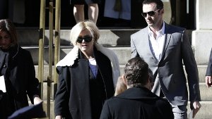 Auch der australische Schauspieler Hugh Jackman kam mit seiner Frau Deborra-Lee Furness zur Beerdigung von Oscar de la Renta. Foto: dpa