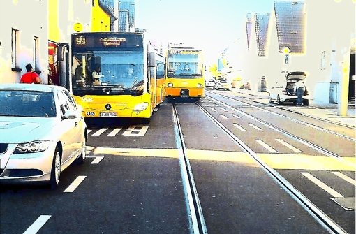 Das Problem zwischen Bus und Stadtbahn gehört bald der Vergangenheit an. Die Haltestelle wird voraussichtlich zum Fahrplanwechsel im Dezember verlegt. Foto: Privat