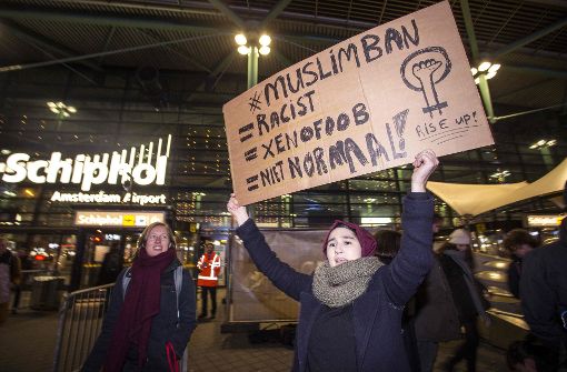 Das iranische Paar war am Samstag in Amsterdam zwischengelandet, als sie das Einreiseverbot traf. Vier weitere Iraner waren mit ihnen gestrandet, allerdings weigerte sich nur das Paar, zurück zu fliegen.(Symbolbild) Foto: AFP