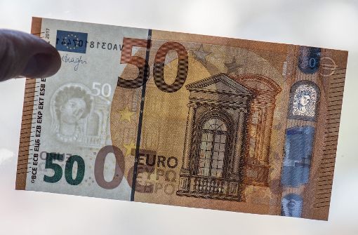 Der überarbeitete 50-Euro-Schein wird vom nächsten Dienstag an in Umlauf gebracht. Foto: dpa
