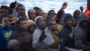 Immer wieder kentern Flüchtlinge auf dem Mittelmeer – viele können nicht rechtzeitig gerettet werden. (Archivfoto) Foto: AP