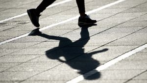 Immer mehr Menschen lassen ihre Schritte von Aktivitäts-Trackern zählen. So kann man sich selbst motivieren, mehr Sport zu treiben. Foto: dpa