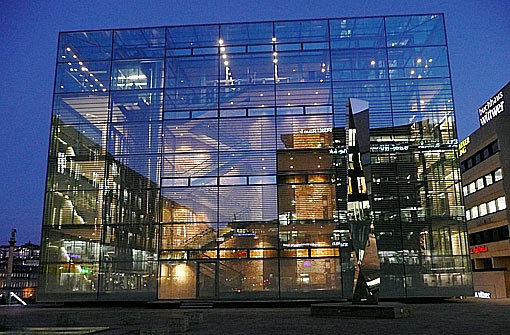 Kunstmuseum gegen Centre Pompidou - Stuttgart ist lebenswerter als Paris. Klicken Sie sich durch das Städteranking. Foto: Leserfoto: kweinland