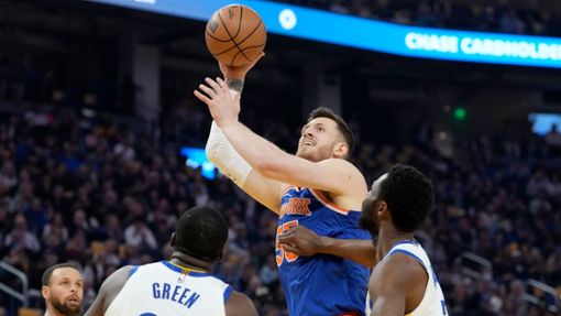 Isaiah Hartenstein (M.) trug zum Sieg der New York Knicks 13 Punkte und zehn Rebounds bei. Foto: Jeff Chiu/AP/dpa