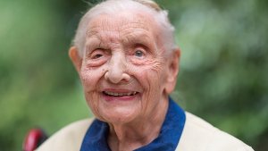 Der wohl älteste Mensch in Deutschland ist im Alter von 111 Jahren gestorben. Charlotte Klamroth verstarb am 16. Mai 2015 in Ludwigshafen. Foto: dpa