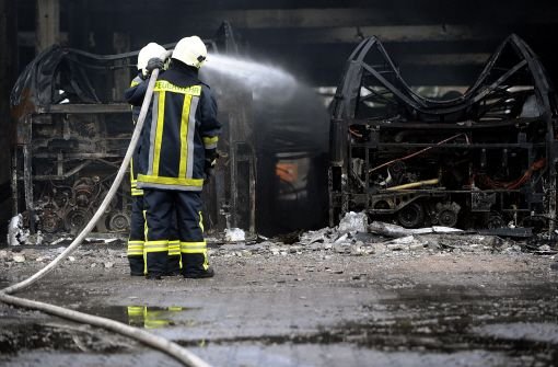 In Bottrop (Kreis Recklinghausen) zerstörte ein Feuer ... Foto: dapd