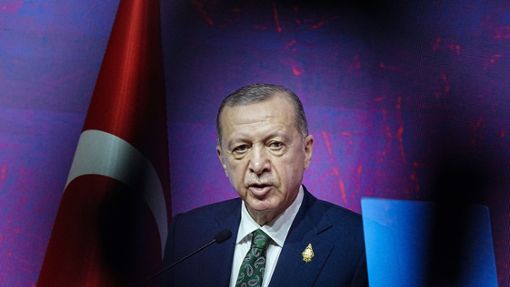 Recep Tayyip Erdogan kündigte erst kürzlich an, die Wahlen seien nun seine letzten - laut Beobachtern der Versuch, AKP-Wähler emotional zu gewinnen. Foto: Kay Nietfeld/dpa