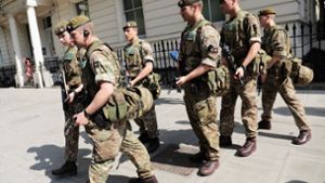 Soldaten nahe des Buckingham-Palasts: Die britische Regierung hat die höchste Terrorwarnstufe für die Insel ausgerufen. Foto: Getty