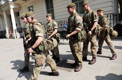 Soldaten nahe des Buckingham-Palasts: Die britische Regierung hat die höchste Terrorwarnstufe für die Insel ausgerufen. Foto: Getty