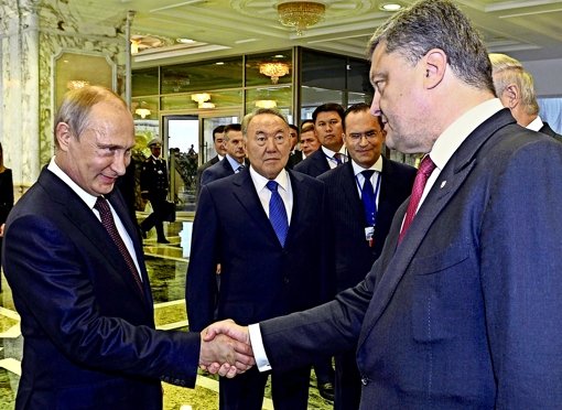 Petro Poroschenko (rechts) und Wladimir Putin haben eine Waffenruhe in der Ostukraine vereinbart. Foto: AP POOL