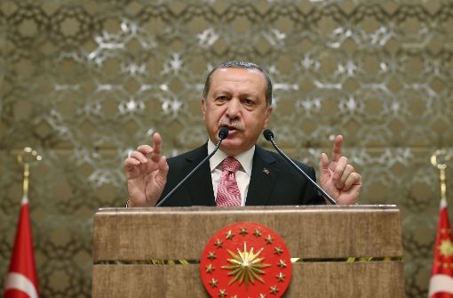 Mit seiner Unterschrift bestätigte Erdogan die Verfassungsänderung. Foto: Depo Photos/ZUMA Wire