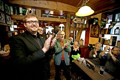 Der Grüne Alexander Maier ist am Ziel, und der Jubel im Irish Pub in Göppingen kennt keine Grenzen. Foto: Michael Steinert