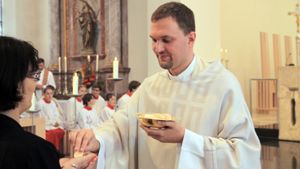 Kilian Krug gehört zu den wenigen jungen Männern, die sich für den Priesterberuf entscheiden. Foto: dpa