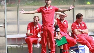 VfB-Trainer Domenico Tedesco kann mit dem 2:2 zufrieden sein. Foto: Lommel