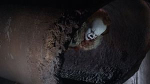 In Stephen Kings „Es“ lautert das Grauen in Form eines Clowns in den Kanalrohren der amerikanischen Kleinstadt Derry. Foto: Warner Bros. and RatPac-Dune Ent