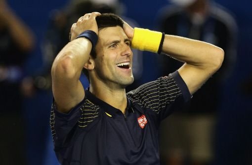 Er kann es selbst kaum fassen: Novak Djokovic gelingt dritte Melbourne-Triumph in Serie - hier die schönsten Fotos der Australian Open:  Foto: dpa