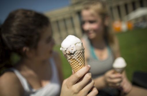 Bei dieser Hitze schmeckt das Eis doppelt gut. Foto: Lichtgut/Leif Piechowski