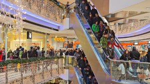 Der Einzelhandel geht in Endspurt des Weihnachtsgeschäfts und ist zufrieden mit dem Kaufverhalten der Kunden. Foto: dpa