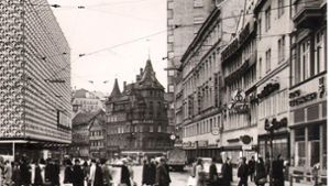 Die Eberhardstraße im Jahr 1967. Auf der rechte Straßenseite ist Juwelier Kurtz zu sehen. Foto: / StZ-Archiv