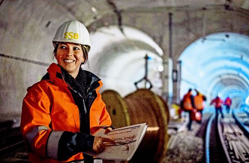 Mona Indelkofer, Projektsteuerin der SSB, bei der Tunnelbesichtigung Foto: Lichtgut/Max Kovalenko