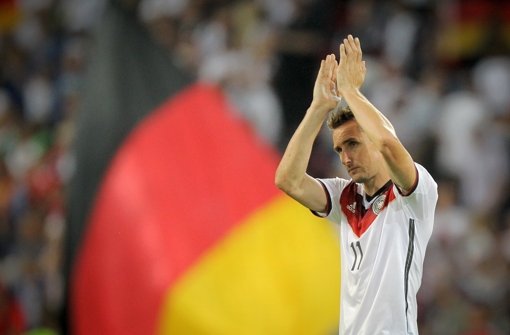 Miroslav Klose könnte schon am Montag in den Zirkel der WM-Legenden aufsteigen, die mindesten vier Weltmeisterschaften absolviert haben. Klicken Sie sich durch unsere Bildergalerie. Foto: dpa