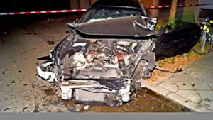 Der Maserati hat nur noch Schrottwert – bei dem Unfall ist ein Schaden von rund 100 000 Euro entstanden. Foto: Polizei Mannheim