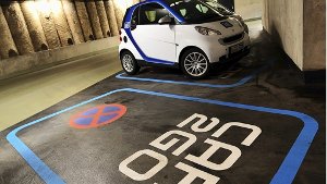 Stellplatz für einen Car2go-Smart: Erste Studien zur Ökobilanz des Geschäfts mit dem Carsharing (auf Deutsch: Auto teilen) werden erst im Herbst erwartet. Foto: dpa