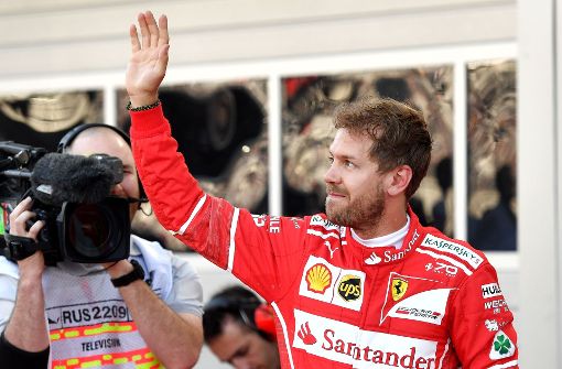 Sebastian Vettel freut sich über die Pole Position in Sotschi. Foto: AFP