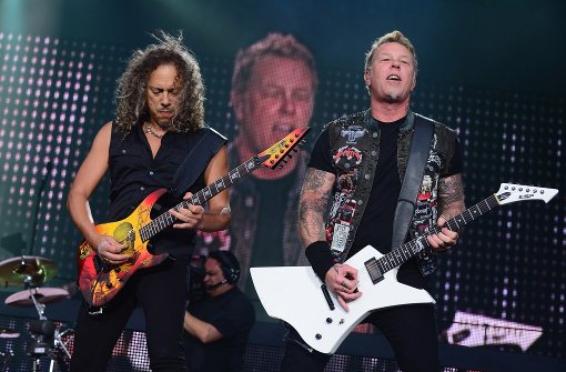 Die kalifornischen Thrasher Metallica (Foto: Lead-Gitarrist Kirk Hammett (links) und Frontmann James Hatfield) bringen ein neues Album heraus. Foto: GETTY IMAGES NORTH AMERICA