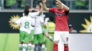Filip Kostic verabschiedet sich vom VfB. Foto: AP