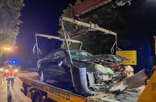 Der völlig demolierte Mercedes CLK 200 Foto: KS-Images.de / Karsten Schmalz