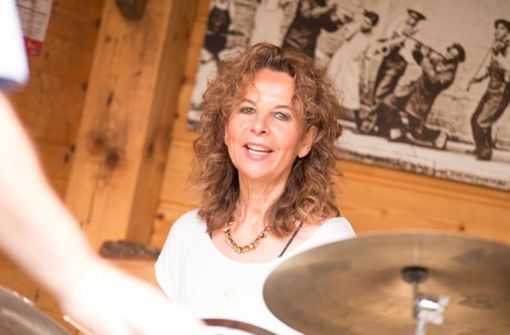 Schlagzeugerin Iris Oettinger aus Nürtingen tritt in ganz Europa auf. Foto: noFrills.Pictures