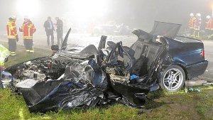 Zwei Autofahrer sind bei einem schweren Unfall auf der Schwäbischen Alb ums Leben gekommen. Vier Begleiter überlebten zum Teil schwer verletzt. Foto: dpa