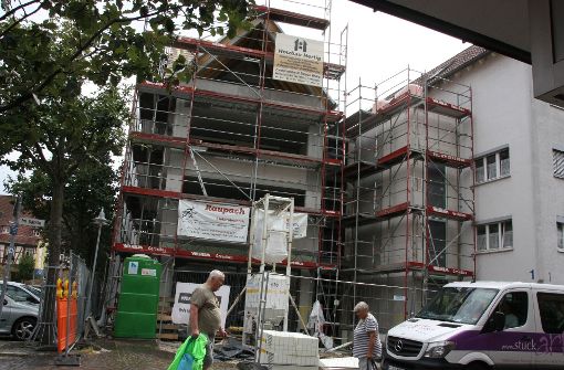 In Echterdingen machen sich Handwerker an den Innenausbau des neuen Herrenmodehaus Kehrer. In Leinfelden schließen derweil zwei Sportläden. Foto: Natalie Kanter